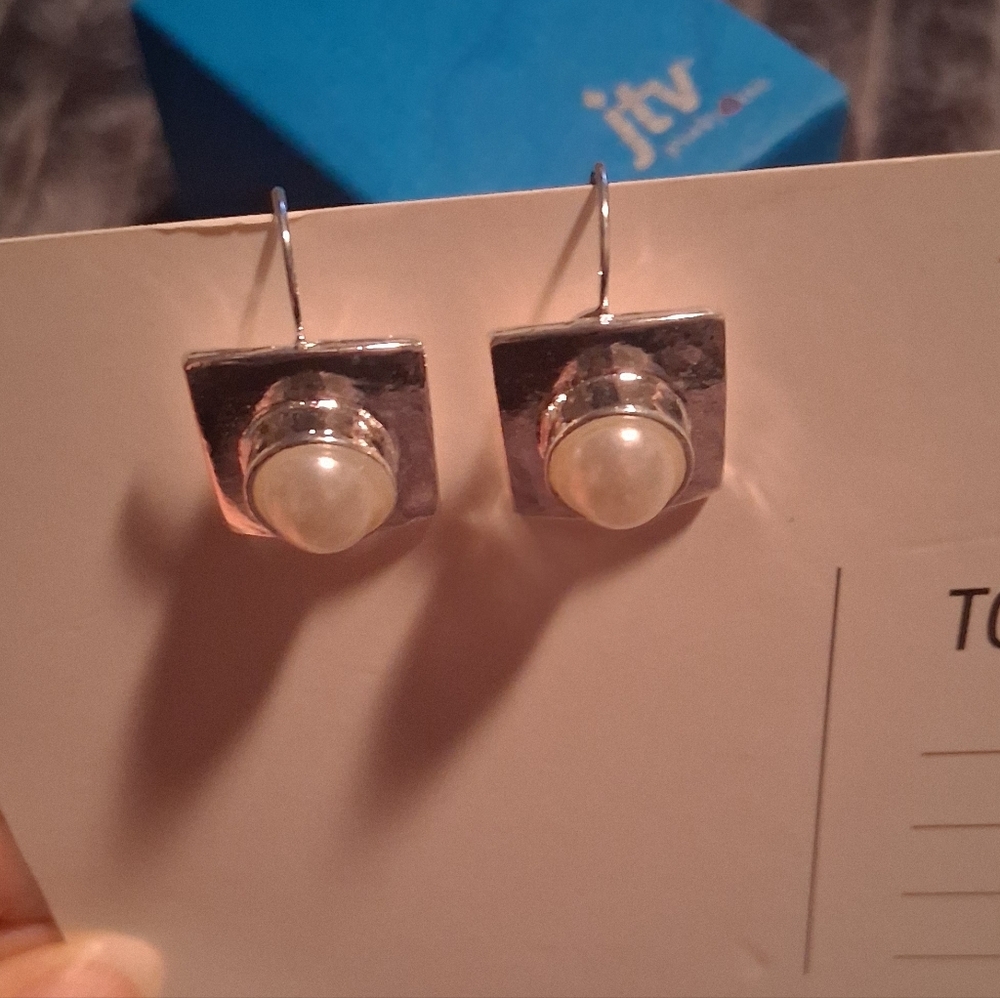 🔥NEW! Modern Style Silver and Pearl Earrings - Picture 2 of 3
